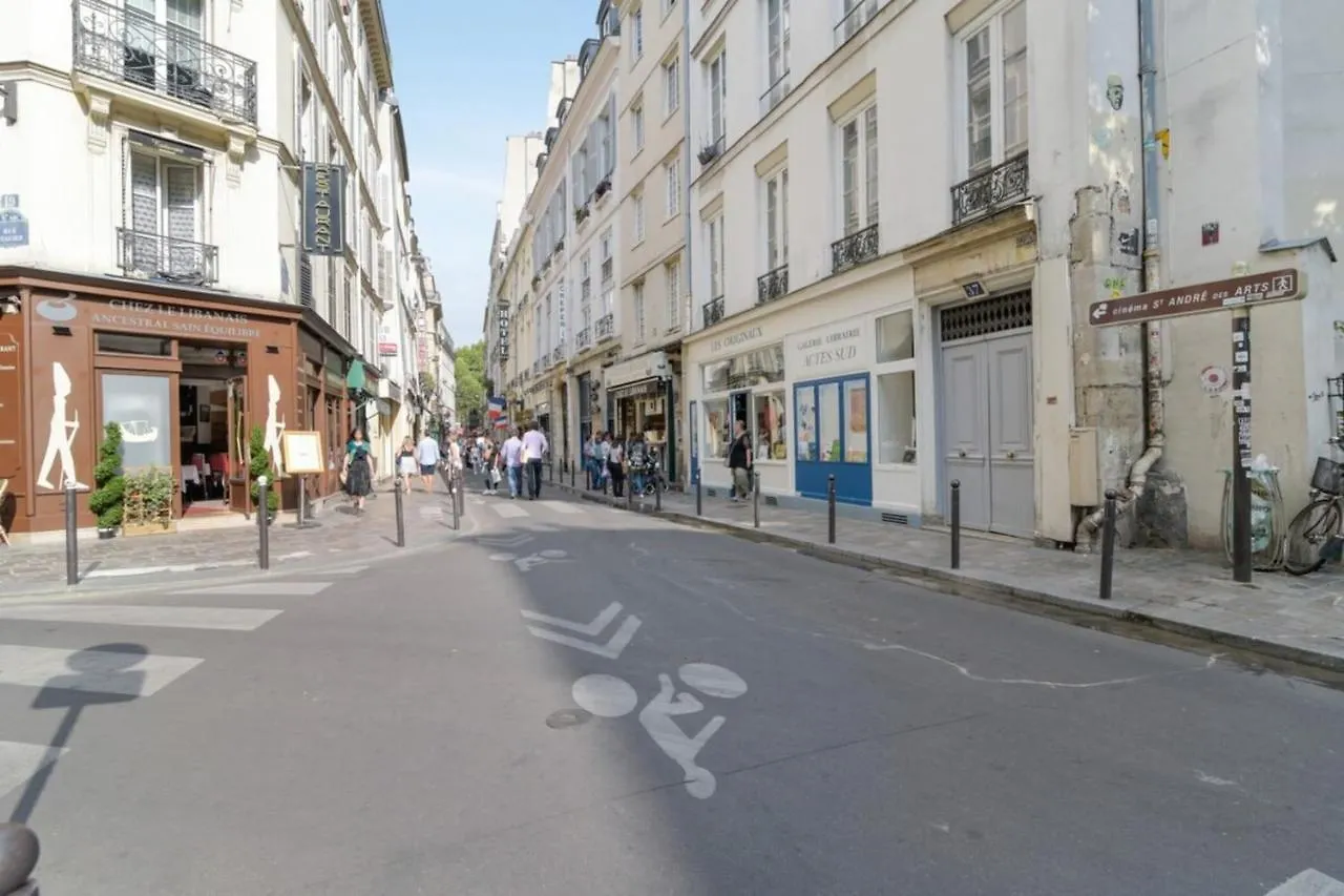 Charming 2 Bedroom Apartment In The Heart Of Paris France