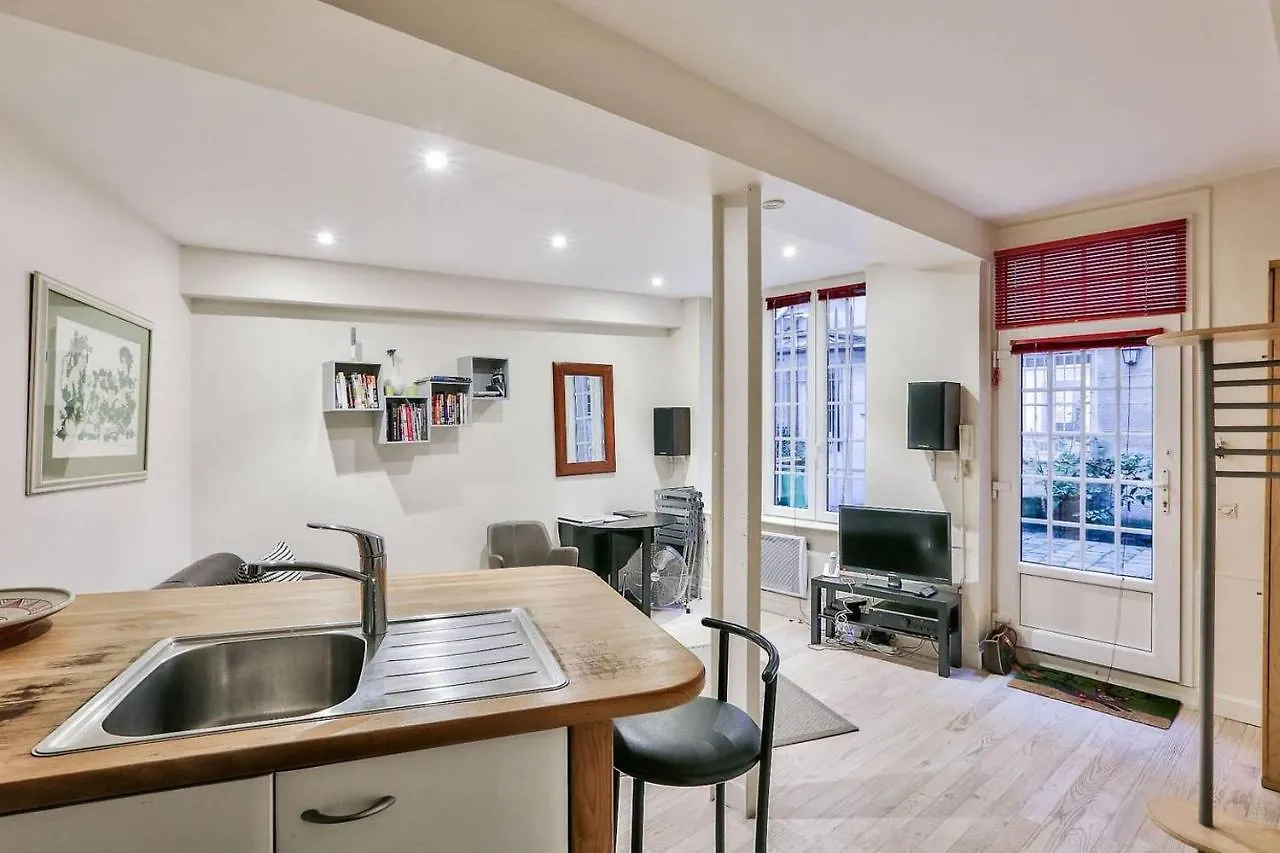 Charming 2 Bedroom Apartment In The Heart Of Paris