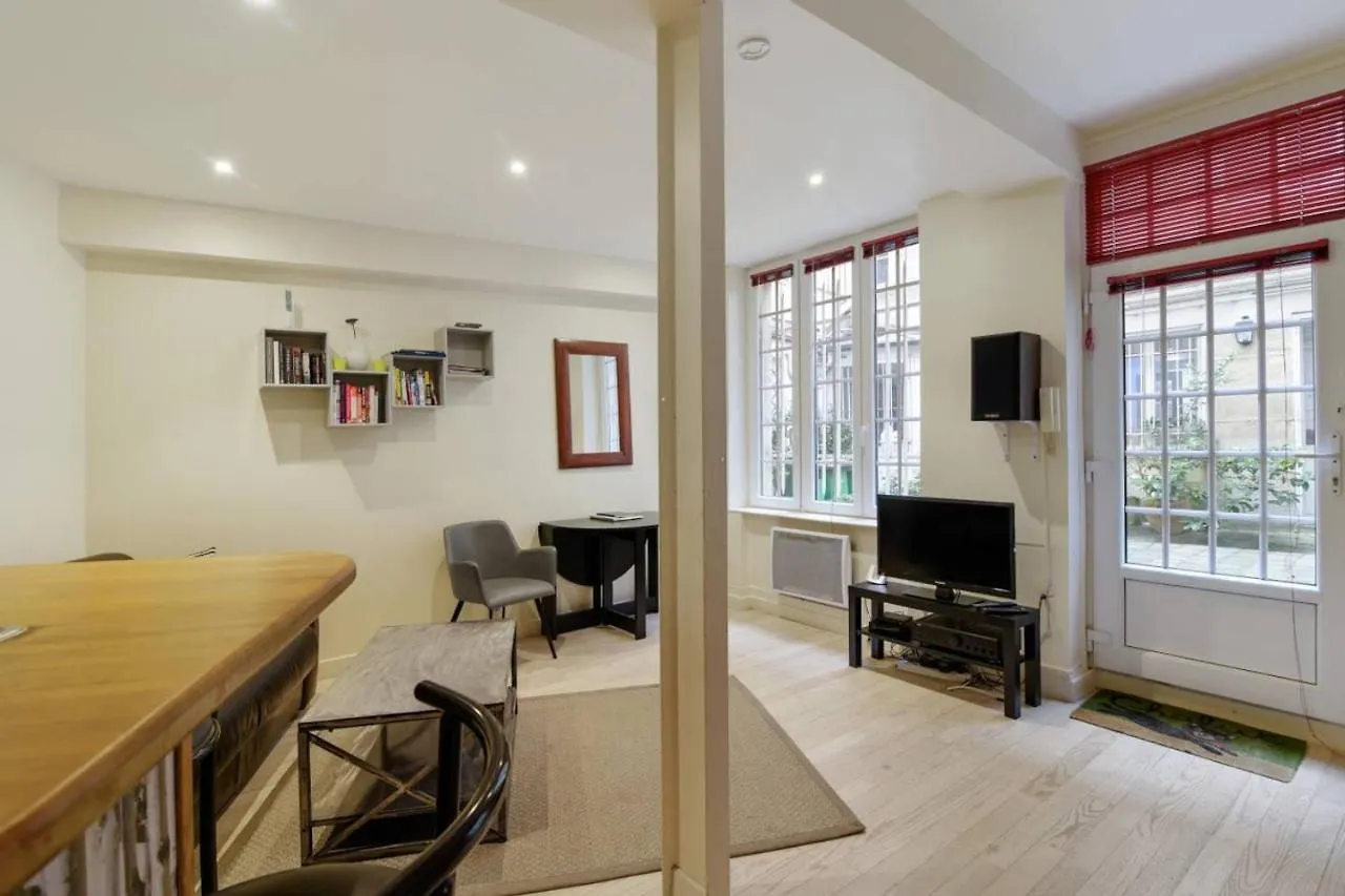 Charming 2 Bedroom Apartment In The Heart Of Paris